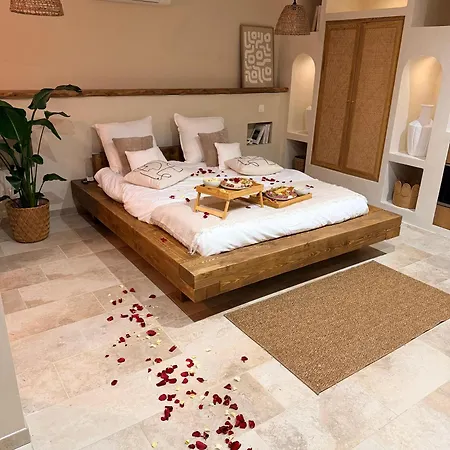 러브호텔 Le Cocon Fontanes (Gard)